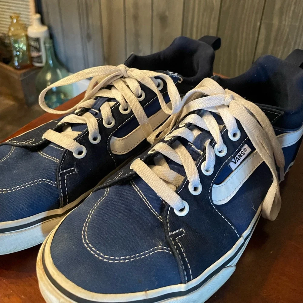 VANS - Picture 2 of 6